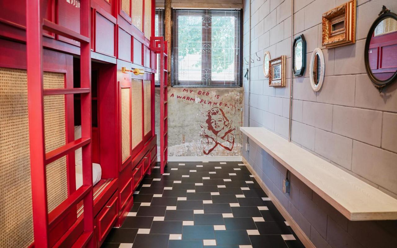 Azure Hostel Бангкок Экстерьер фото
